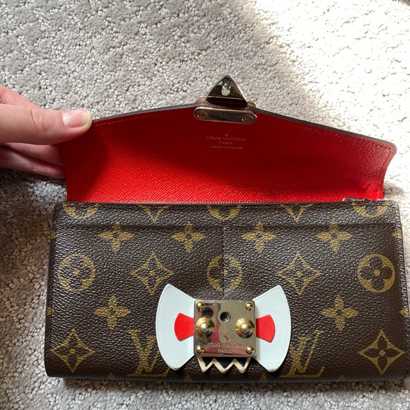 Louis Vuitton Sarah Wallet - Picture 12 of 13